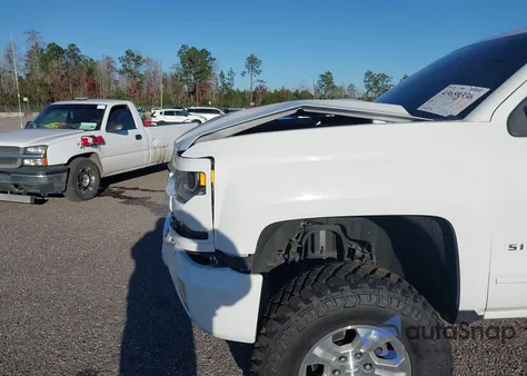 2018 Chevrolet Silverado 1500 2Lt z USA, uszkodzony, nr VIN 3GCUKREC2JG587074